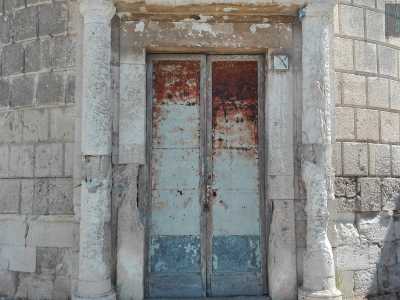 Dopo la chiusura definitiva, avvenuta circa 50 anni fa,  la chiesa � stata completamente trascurata. Oggi sono evidenti  i segni dell�usura, soprattutto sulle colonne del portale, corrose dal tempo e dalla salsedine 